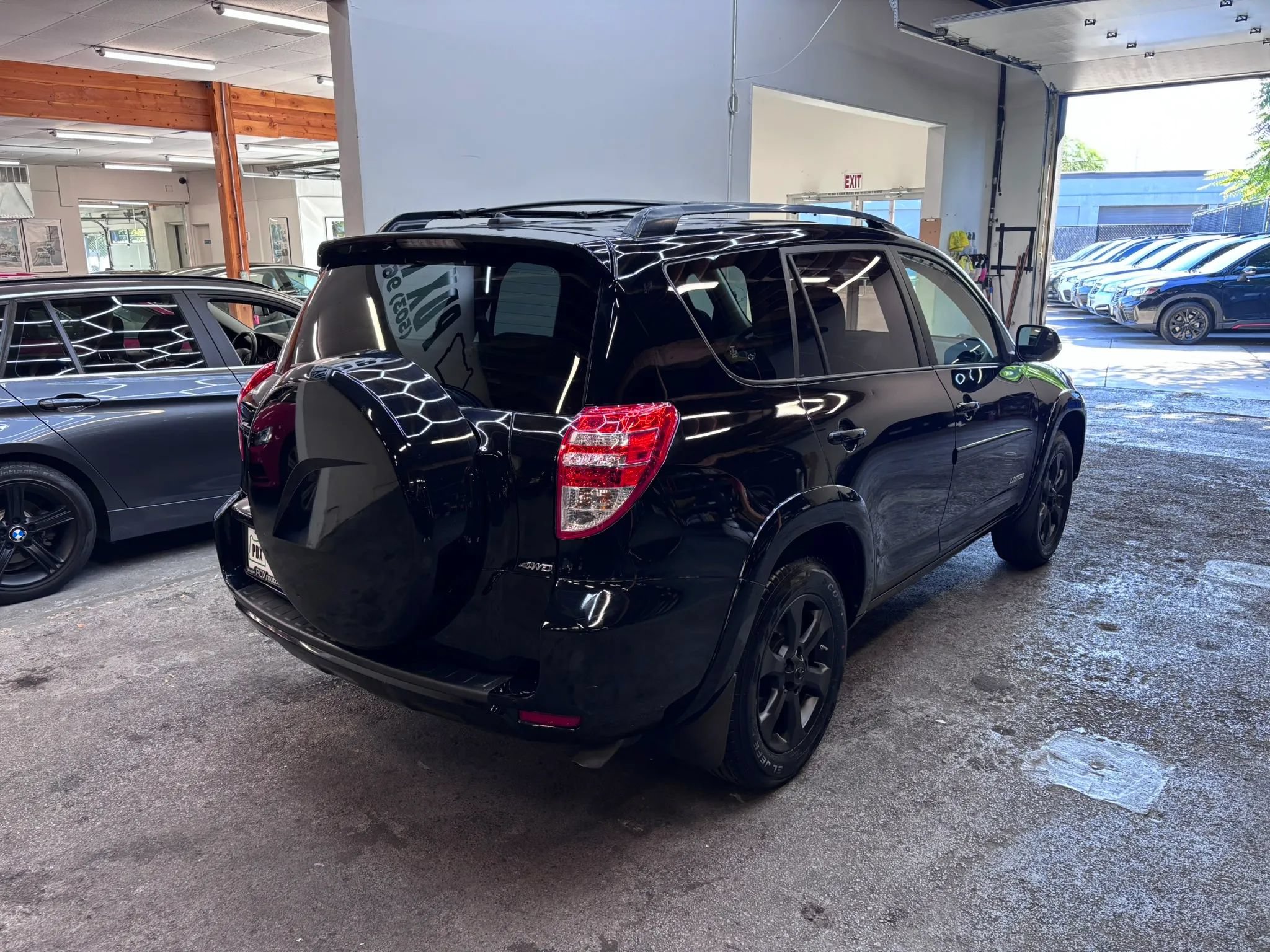 Used 2011 Toyota RAV4 Limited AWD/4WD image 6