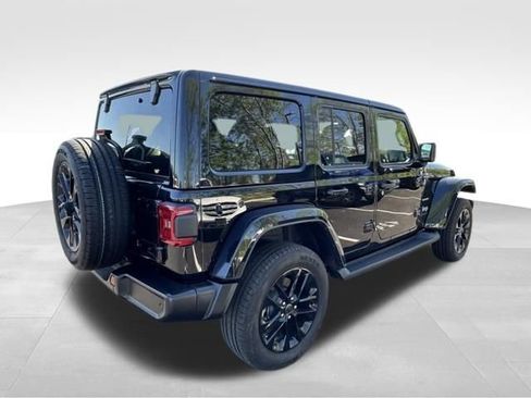 Used 2024 Jeep Wrangler Unlimited Sahara w/ Technology Group AWD/4WD image 7