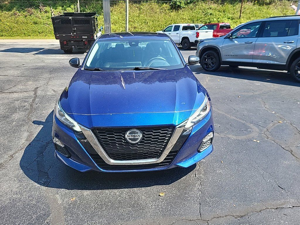 Used 2021 Nissan Altima 2.5 SR w/ SR Premium Package AWD/4WD image 3