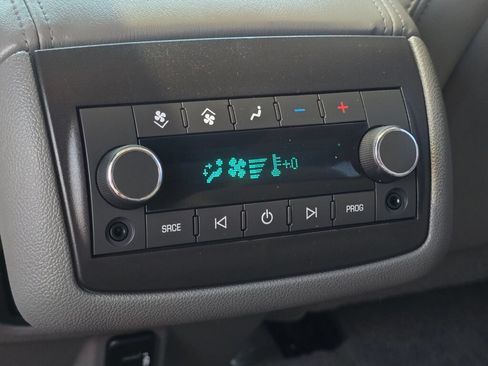 Used 2017 Buick Enclave Premium w/ Experience Buick Package FWD image 17