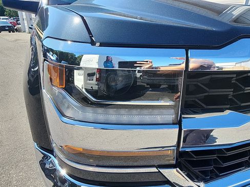 Used 2018 Chevrolet Silverado 1500 LT w/ All Star Edition AWD/4WD image 9