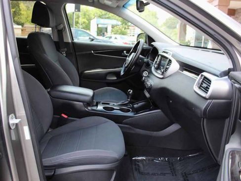 Used 2017 Kia Sorento FWD w/ LX Convenience Package image 28