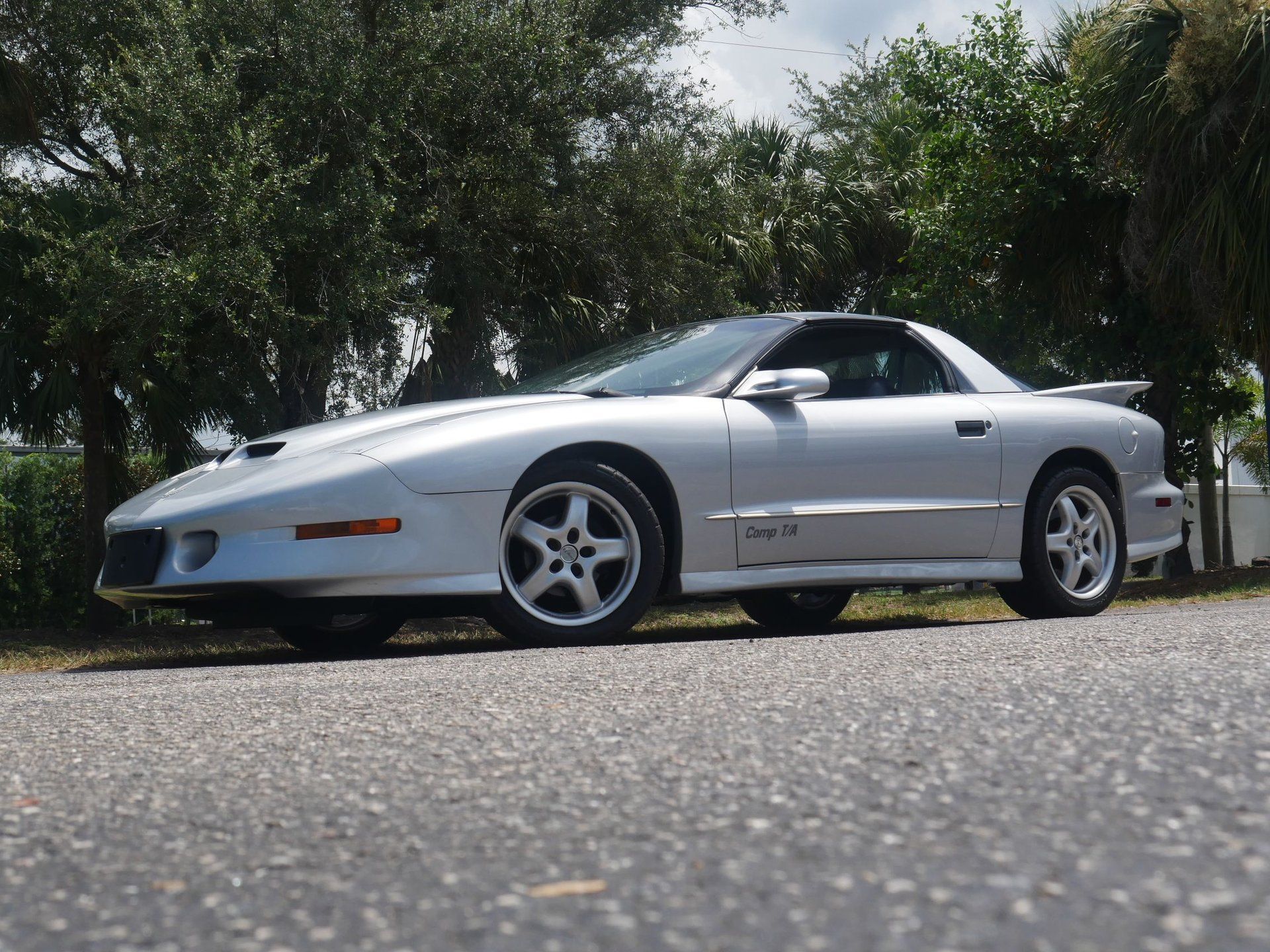 Used 1997 Pontiac Firebird Trans Am RWD image 9