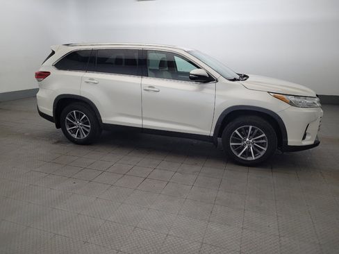 Used 2019 Toyota Highlander XLE AWD/4WD image 11