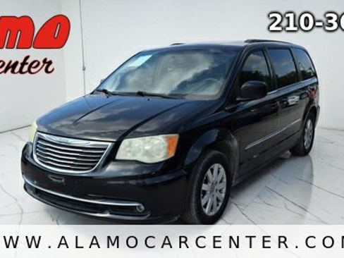 Used 2014 Chrysler Town & Country Touring FWD image 1