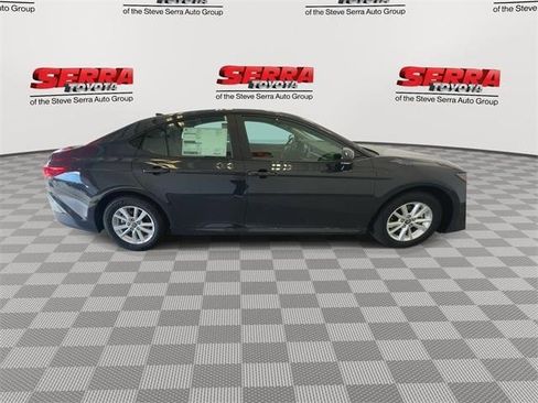 Used 2025 Toyota Camry LE image 10