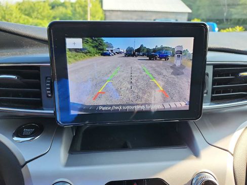 Used 2022 Ford Explorer XLT w/ Equipment Group 202A image 14