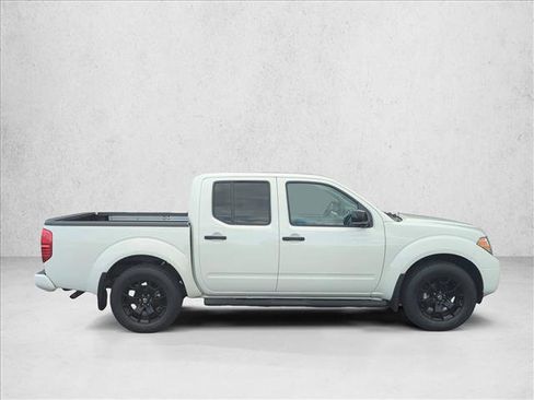 Used 2021 Nissan Frontier SV w/ Midnight Edition Floor Mats image 4