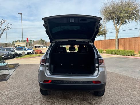 Used 2023 Jeep Compass Latitude image 13