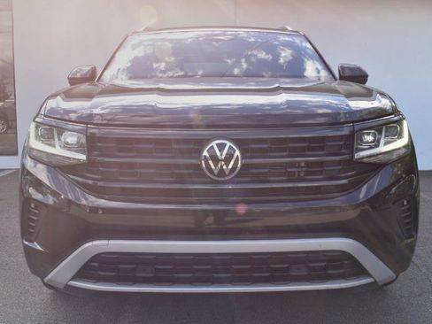 Used 2021 Volkswagen Atlas Cross Sport SE w/ Panoramic Sunroof Package image 2