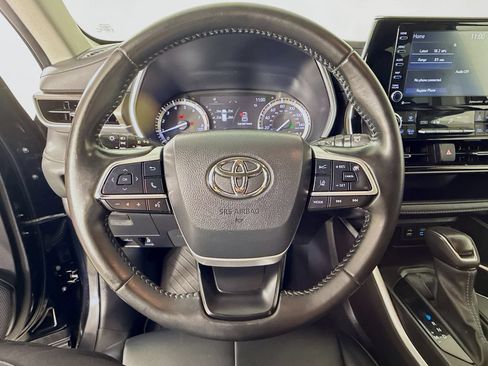 Used 2022 Toyota Highlander XLE AWD/4WD image 13