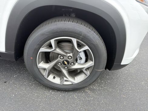 New 2026 Chevrolet Trax LT w/ LT Convenience Package FWD image 12