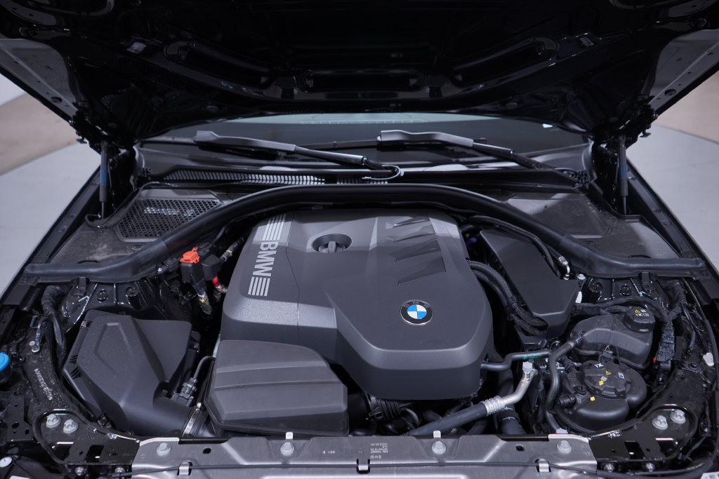 Used 2026 BMW 330i Sedan w/ M Sport Package RWD image 14
