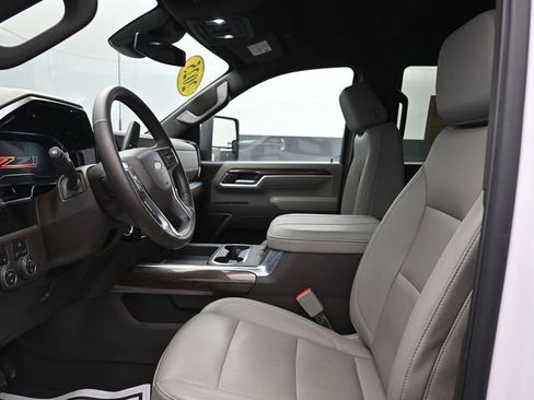 Used 2025 Chevrolet Silverado 2500 LT image 9