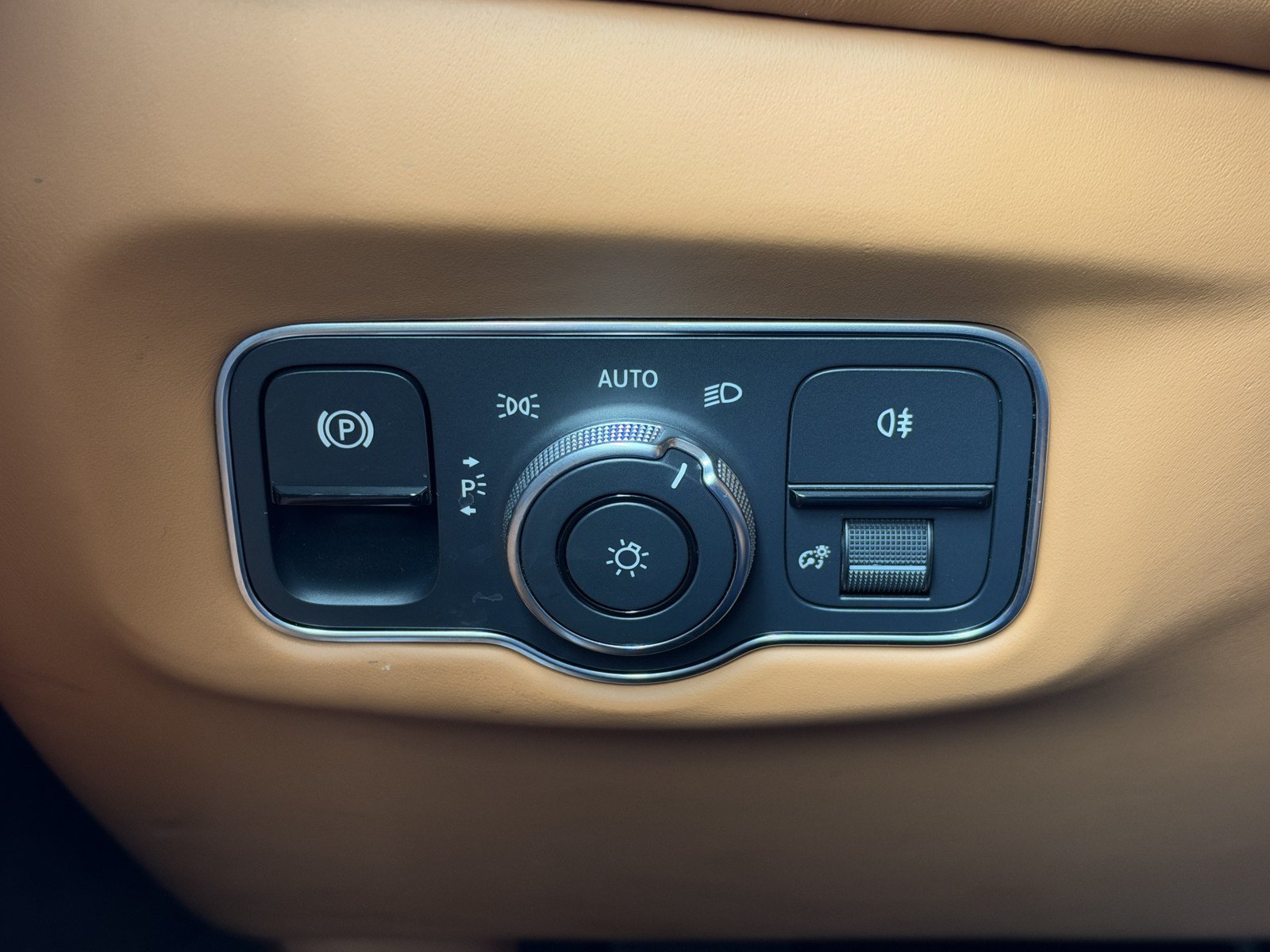 Used 2023 Aston Martin DB11 Coupe RWD image 20
