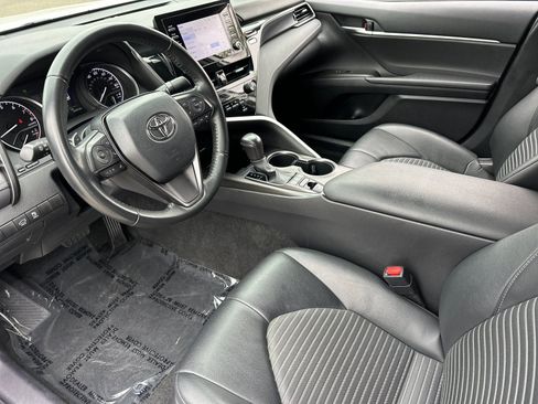 Used 2023 Toyota Camry SE image 9
