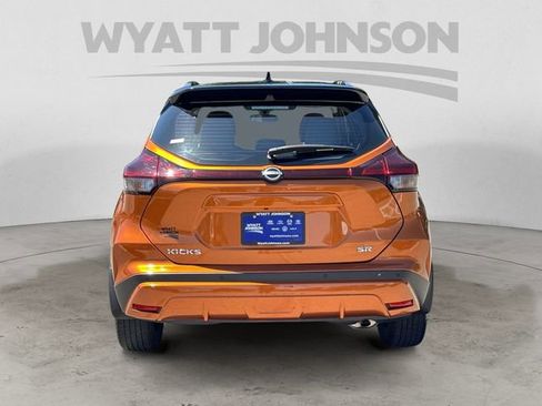 Used 2023 Nissan Kicks SR w/ SR Premium Package FWD image 4