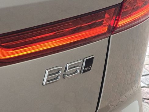 Used 2023 Volvo XC60 B5 Plus w/ Protection Package Premier image 9