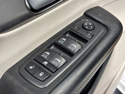 Used 2020 Chrysler Pacifica Touring-L Plus FWD image 42