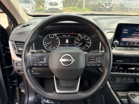 Used 2025 Nissan Rogue SV AWD/4WD image 29