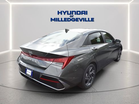 New 2026 Hyundai Elantra Limited FWD image 3