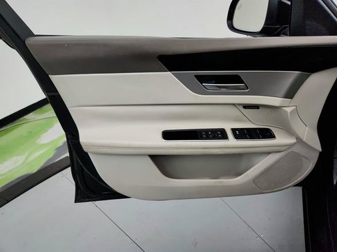 Used 2016 Jaguar XF Prestige RWD image 22