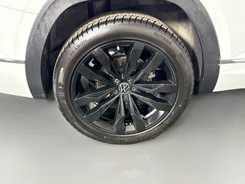 Used 2021 Volkswagen Atlas SEL R-Line image 33