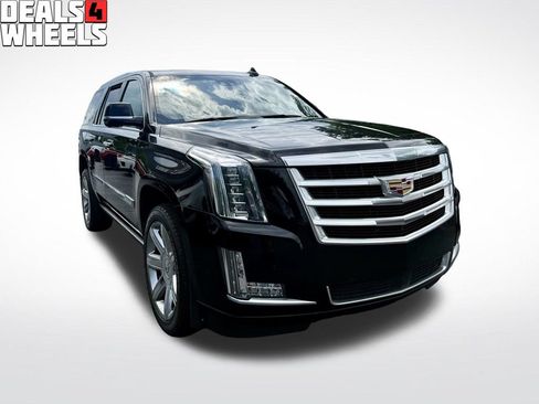 Used 2018 Cadillac Escalade Premium Luxury RWD image 3
