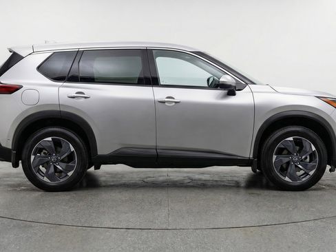 Used 2025 Nissan Rogue SV image 11