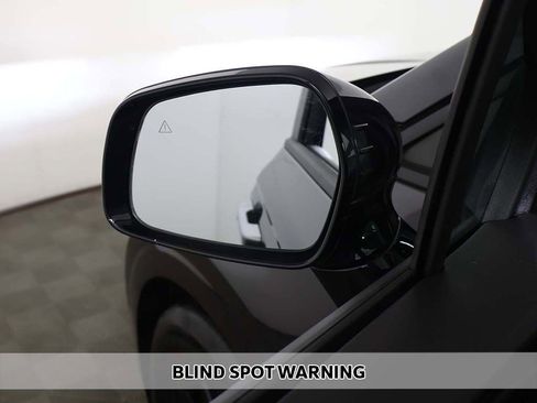 Used 2025 Kia Carnival FWD image 5
