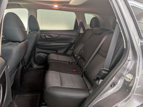 Used 2017 Nissan Rogue SV AWD/4WD image 16