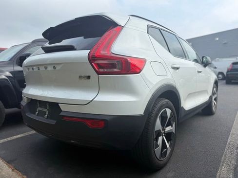 Used 2023 Volvo XC40 B5 Plus w/ Climate Package AWD/4WD image 4