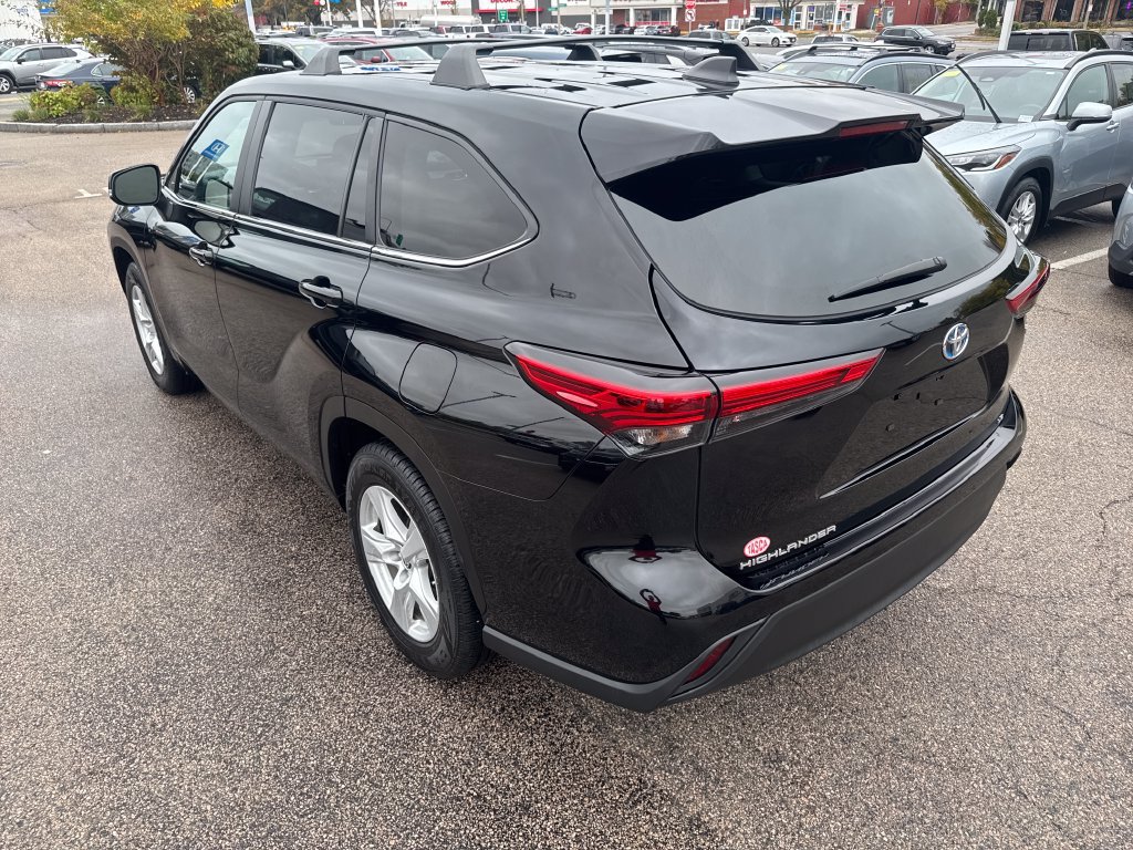 Used 2023 Toyota Highlander LE FWD image 5