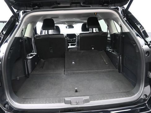 Used 2025 Toyota Highlander XLE AWD/4WD image 20
