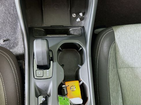Used 2025 Volvo XC40 B5 Core image 25