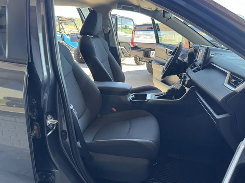 Used 2021 Toyota RAV4 LE image 41