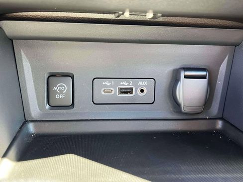 Certified 2025 Nissan Sentra SR w/ SR Premium Package image 32