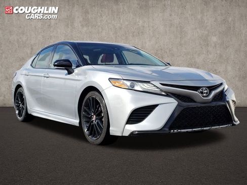 Used 2019 Toyota Camry XSE image 1