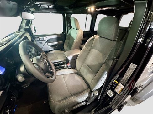 Used 2025 Jeep Wrangler Sport S w/ Convenience Group image 10