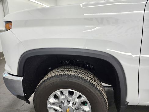 Used 2024 Chevrolet Silverado 2500 LT image 32