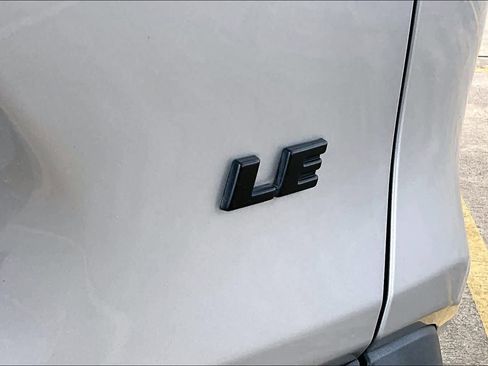 Used 2022 Toyota RAV4 LE FWD image 10