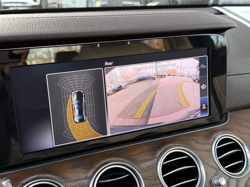Used 2018 Mercedes-Benz E 300 image 4