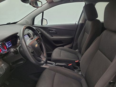 Used 2020 Chevrolet Trax LT AWD/4WD image 17