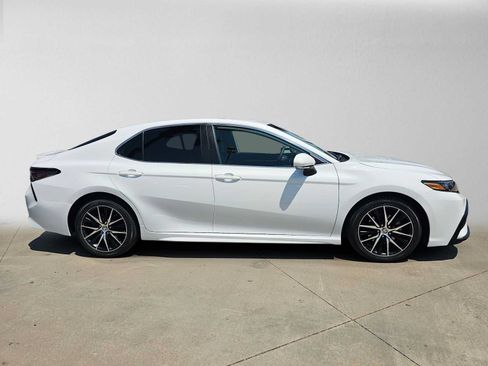 Certified 2022 Toyota Camry SE w/ Carpet Mat Package (TMS) FWD image 2