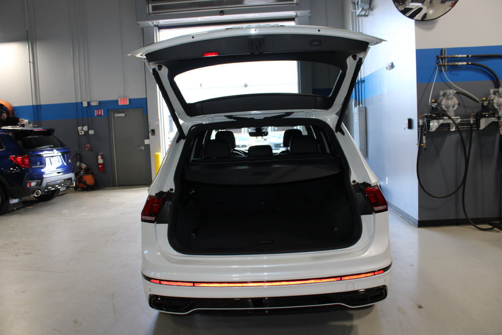 Used 2024 Volkswagen Tiguan SE R-Line AWD/4WD image 29