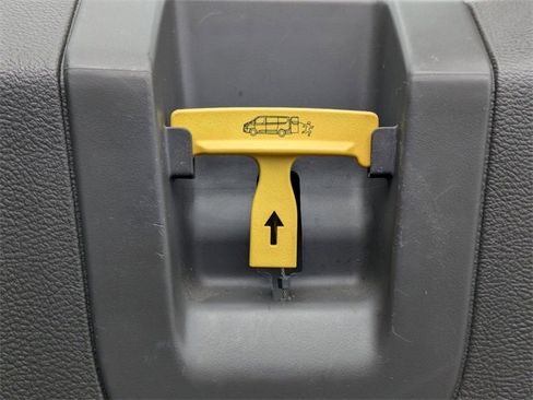 Used 2023 Ford Transit 350 XLT image 31