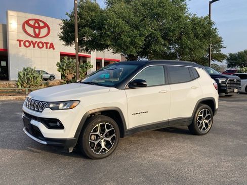 Used 2025 Jeep Compass Limited image 1