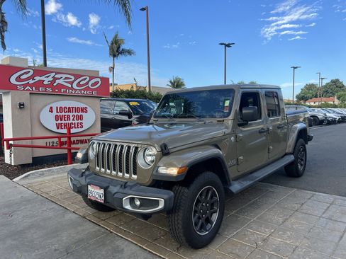 Used 2020 Jeep Gladiator Overland image 4