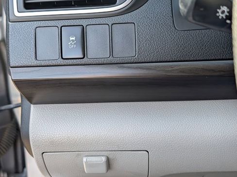 Used 2017 Toyota Camry LE FWD image 21