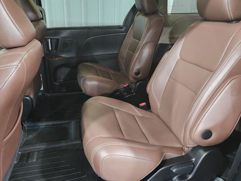 Used 2015 Toyota Sienna Limited Premium image 22